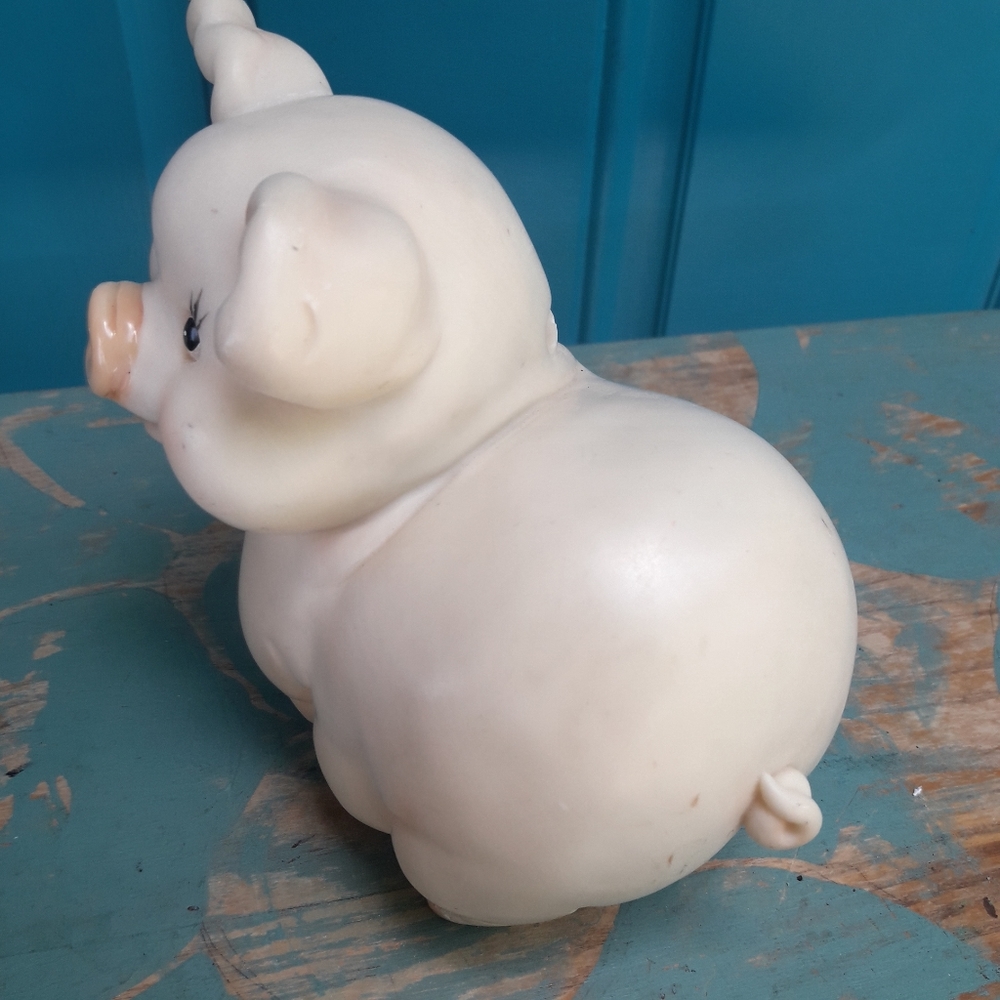 2 Vintage Piggy Banks Plastic Pig Flower Power Hippie Dog Rubber Stoppers Retro - Picture 2 of 10